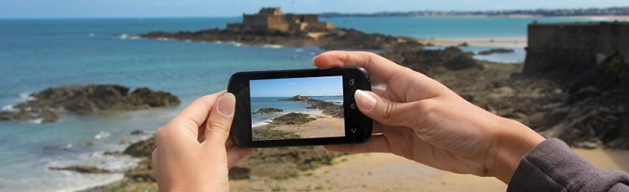 Taking a photo with cell phone in Israel
